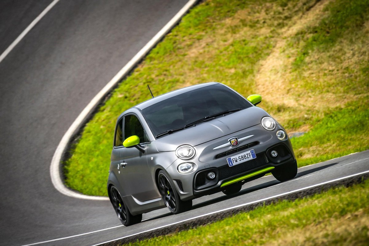 El Abarth 595 Pista se actualiza con más potencia