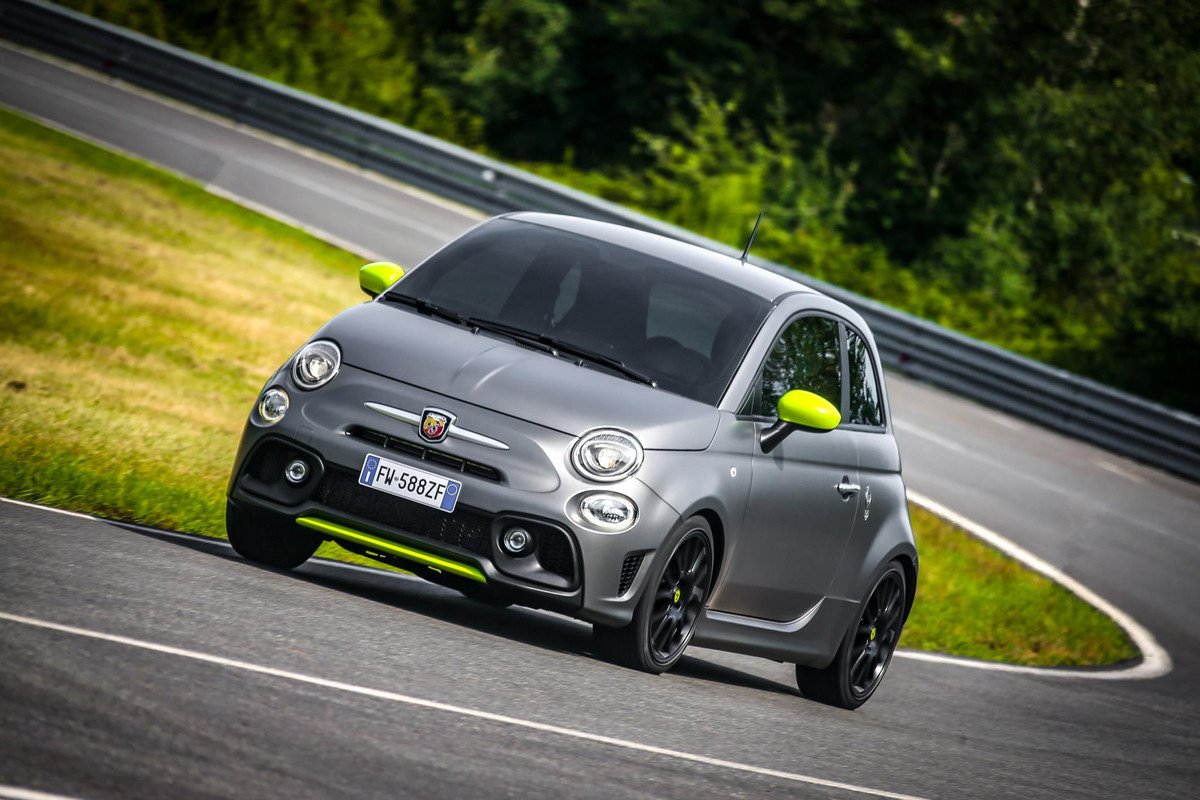El Abarth 595 Pista se actualiza con más potencia