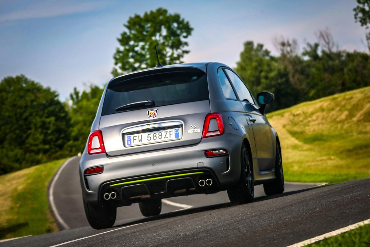 El Abarth 595 Pista se actualiza con más potencia