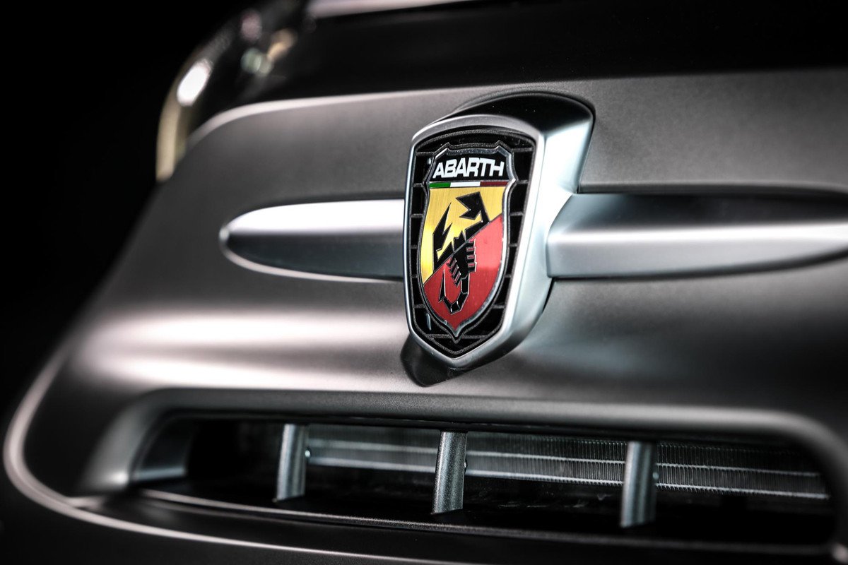 El Abarth 595 Pista se actualiza con más potencia