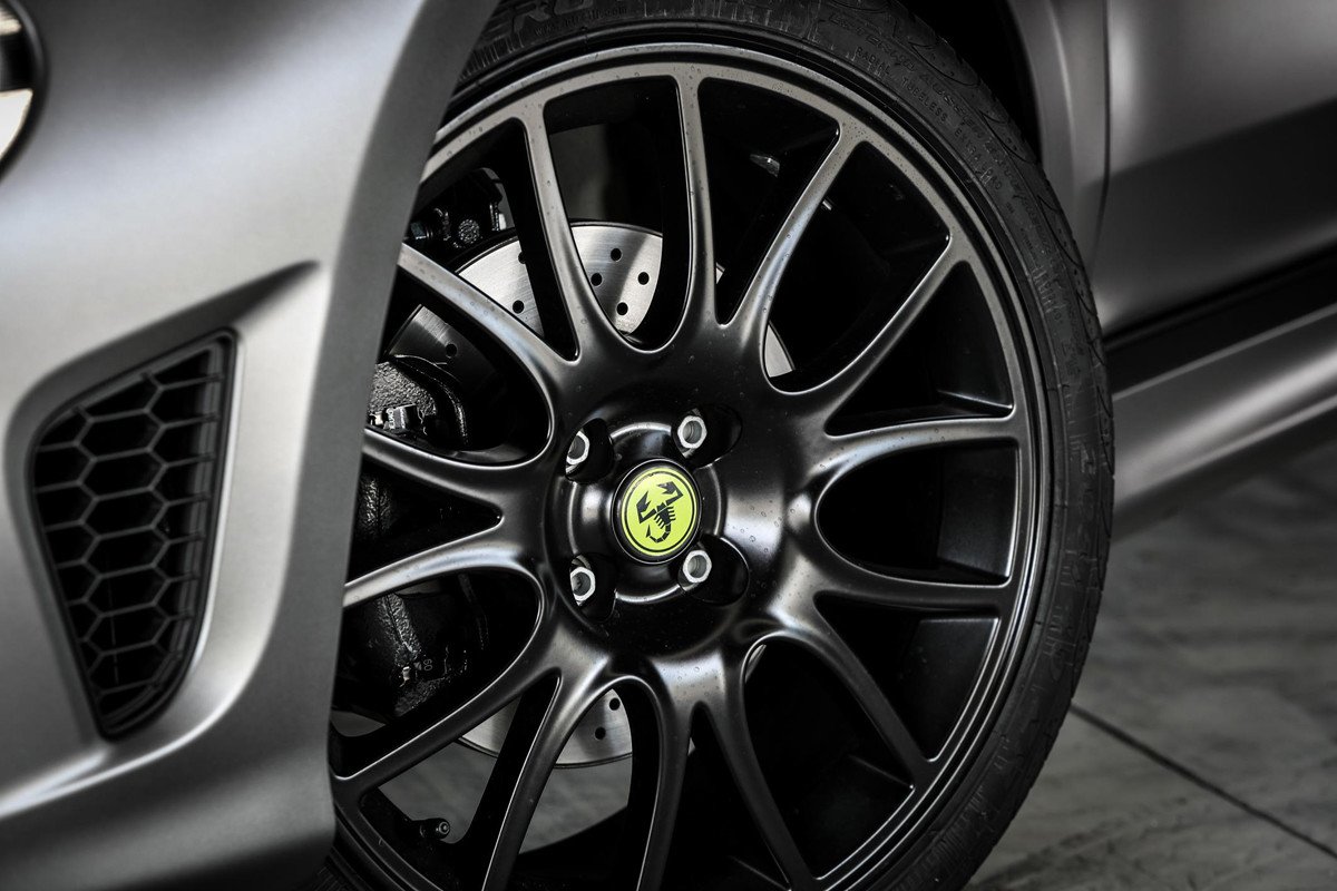 El Abarth 595 Pista se actualiza con más potencia