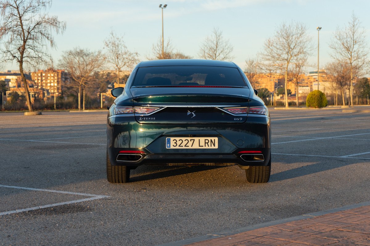 Prueba DS9, una berlina muy premium: interior, motor y opinión