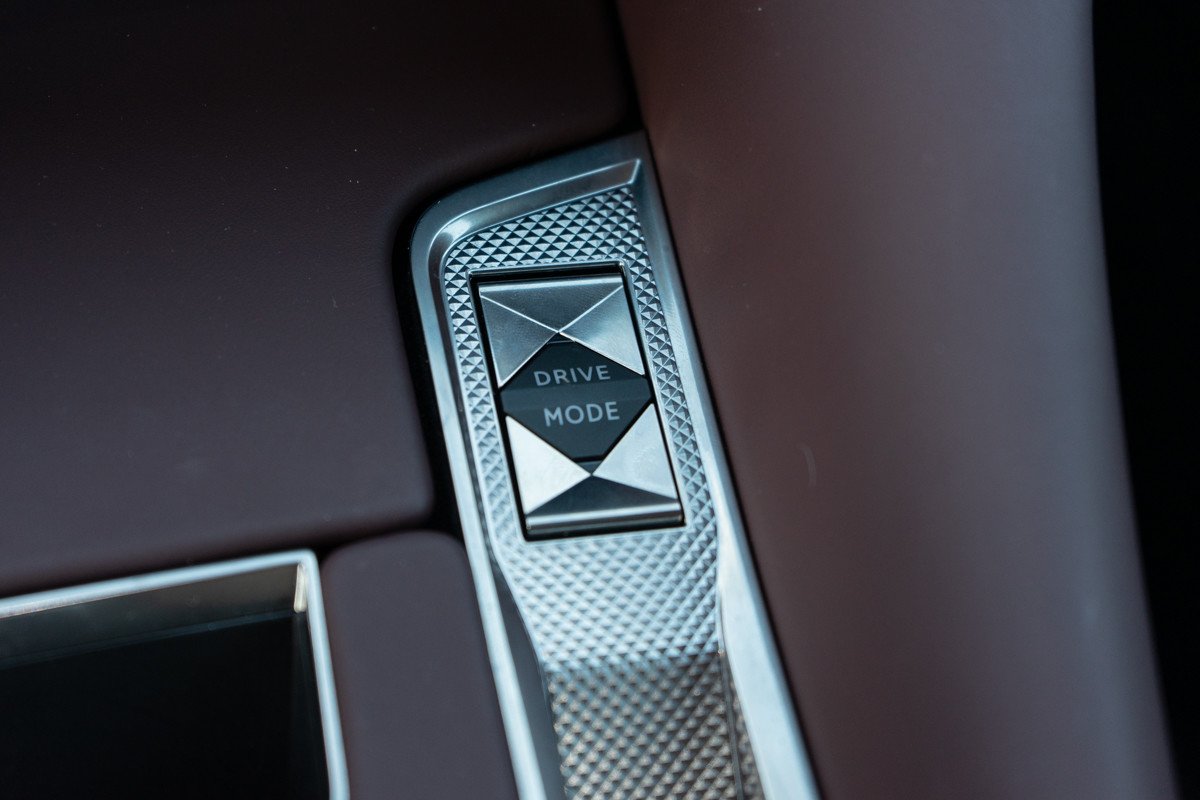 Prueba DS9, una berlina muy premium: interior, motor y opinión
