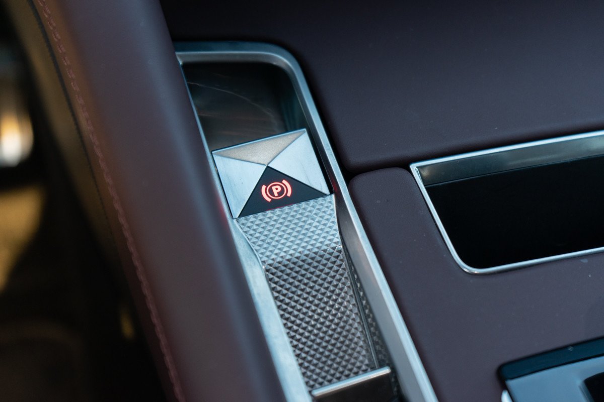 Prueba DS9, una berlina muy premium: interior, motor y opinión