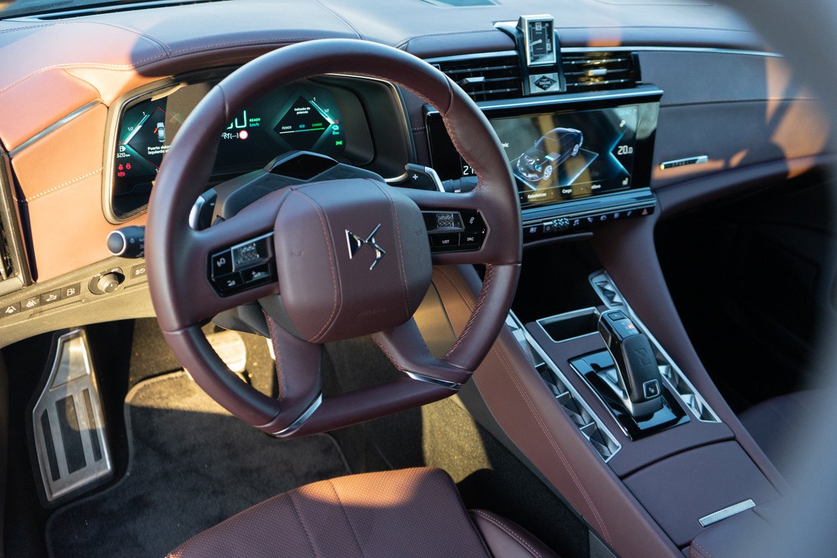 Prueba DS9, una berlina muy premium: interior, motor y opinión