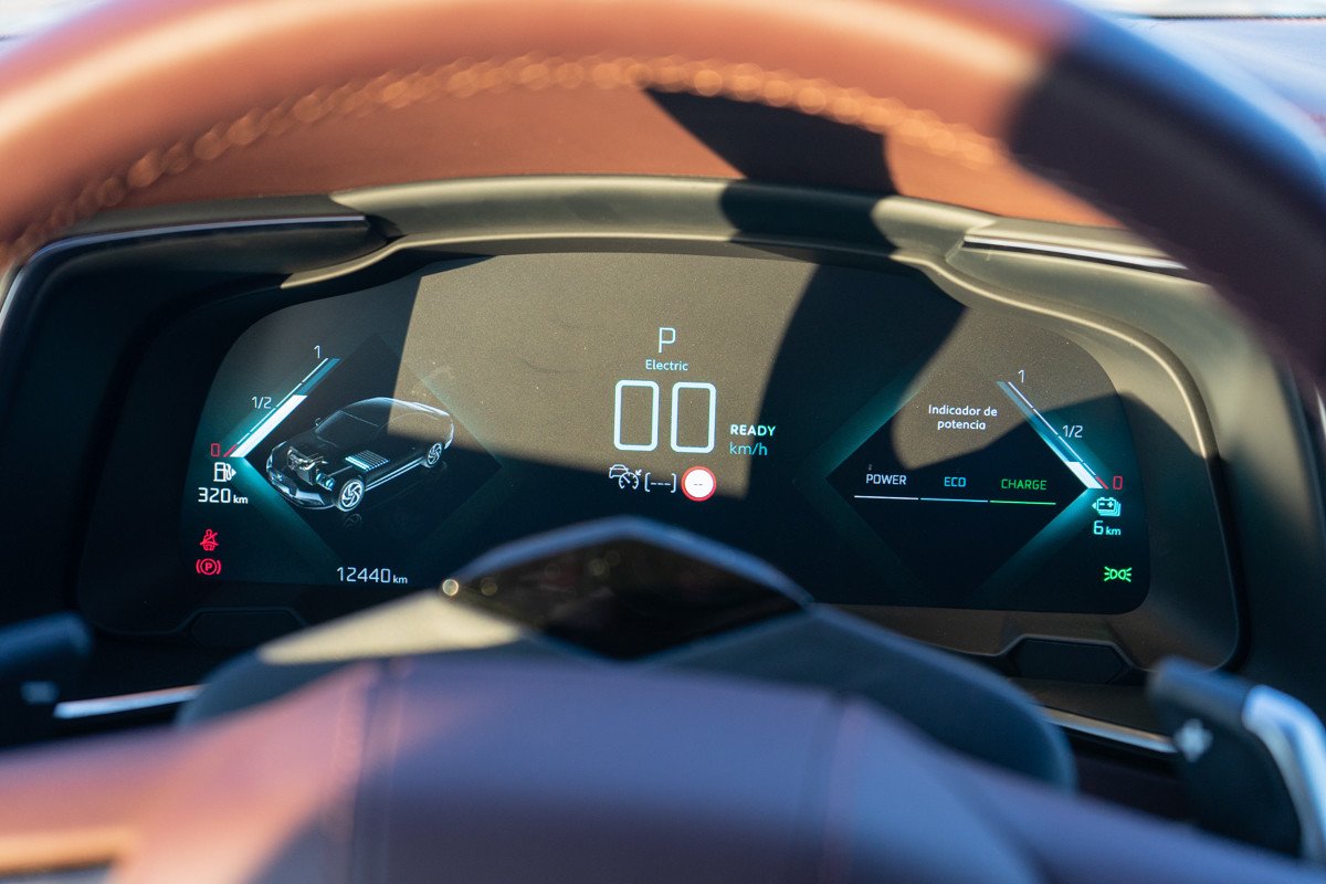 Prueba DS9, una berlina muy premium: interior, motor y opinión