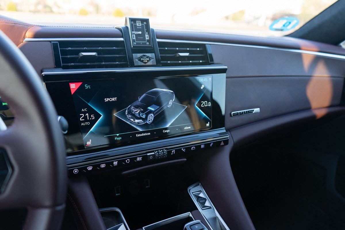 Prueba DS9, una berlina muy premium: interior, motor y opinión