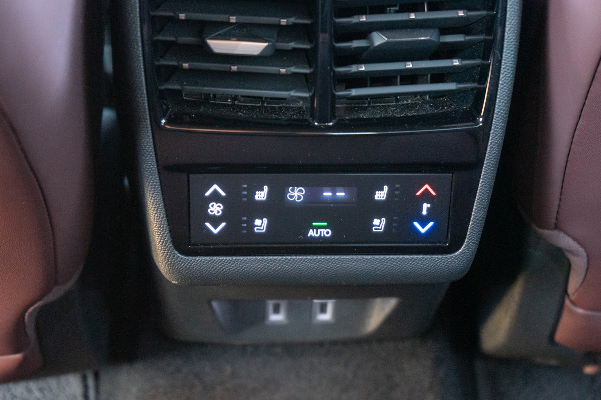 Prueba DS9, una berlina muy premium: interior, motor y opinión