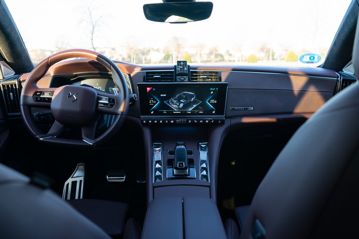 Prueba DS9, una berlina muy premium: interior, motor y opinión