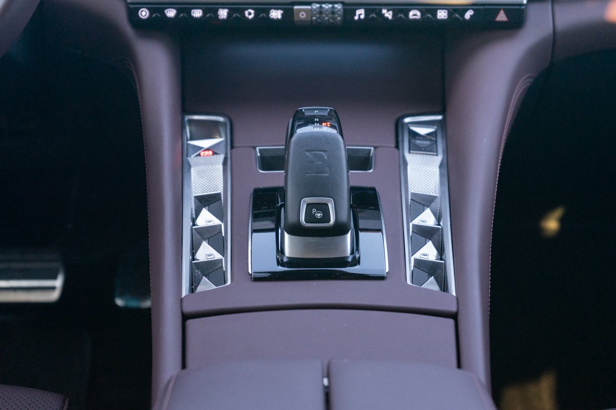 Prueba DS9, una berlina muy premium: interior, motor y opinión