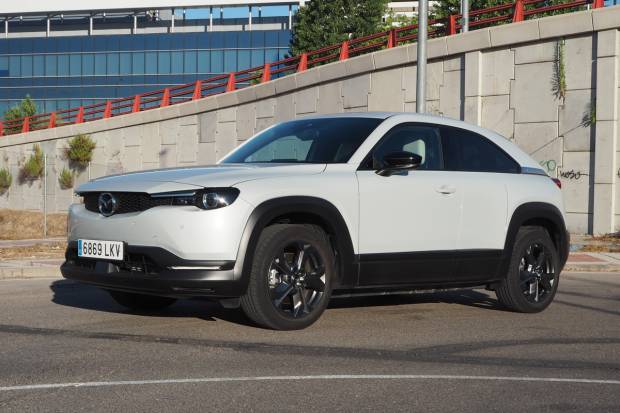 Prueba y opinión del Mazda MX-30: autonomía, precio y análisis del interior