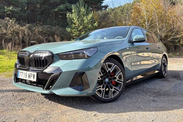 Prueba BMW i5 Touring: familiar y eléctrico que homologa hasta 560 km de autonomía