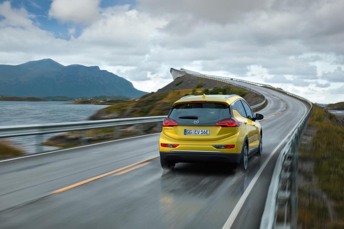 El coche elécrico Opel Ampera-E anuncia 400 km de autonomía