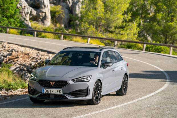 El Cupra León estrena motor híbrido enchufable de 204 CV