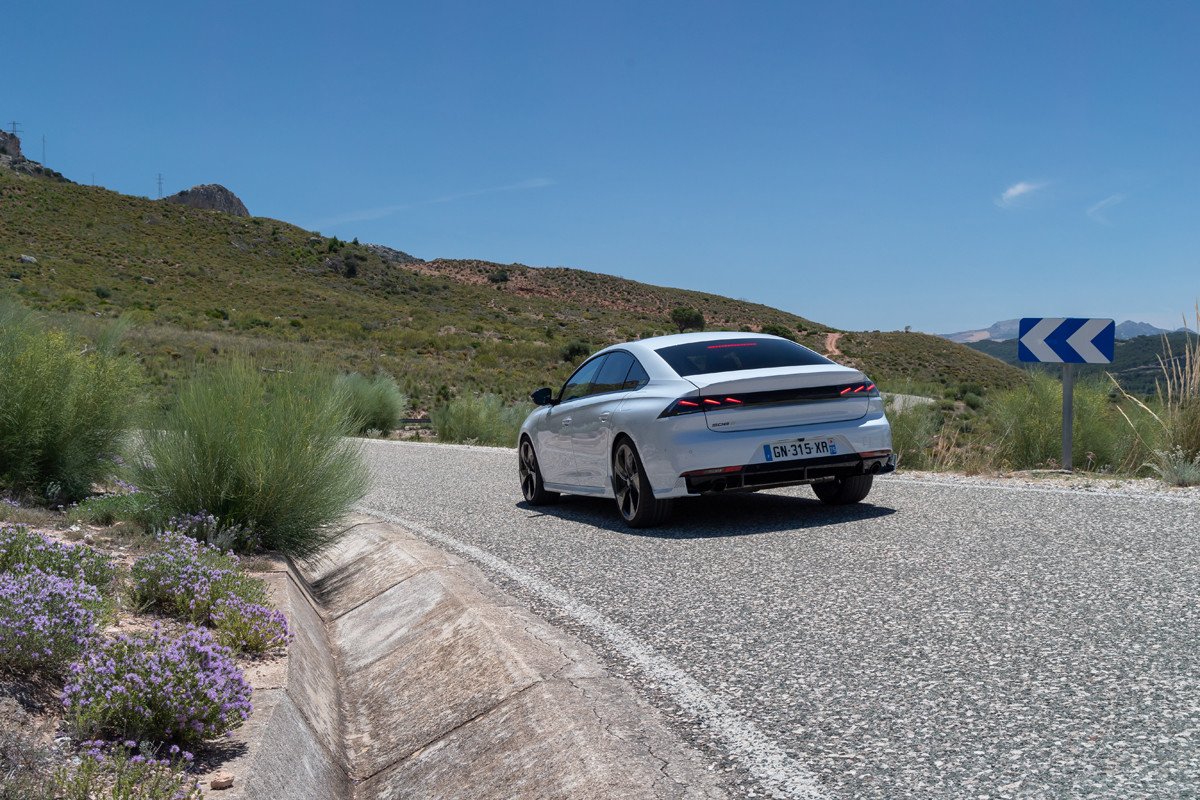 Prueba Peugeot 508 PSE: deportividad híbrida a la francesa