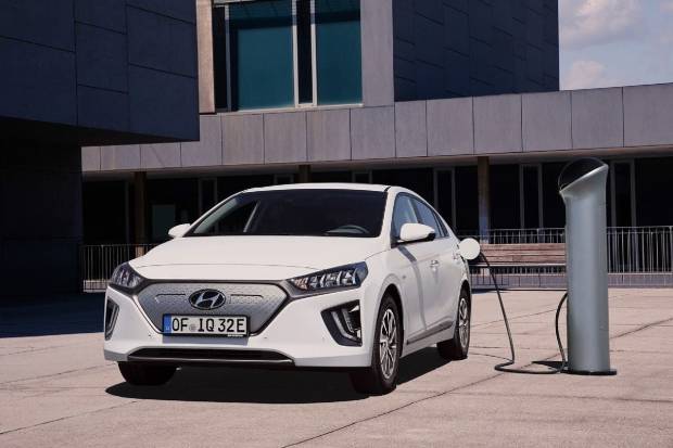 Análisis OCU: alto precio y pocos cargadores frenan el desarrollo del coche eléctrico