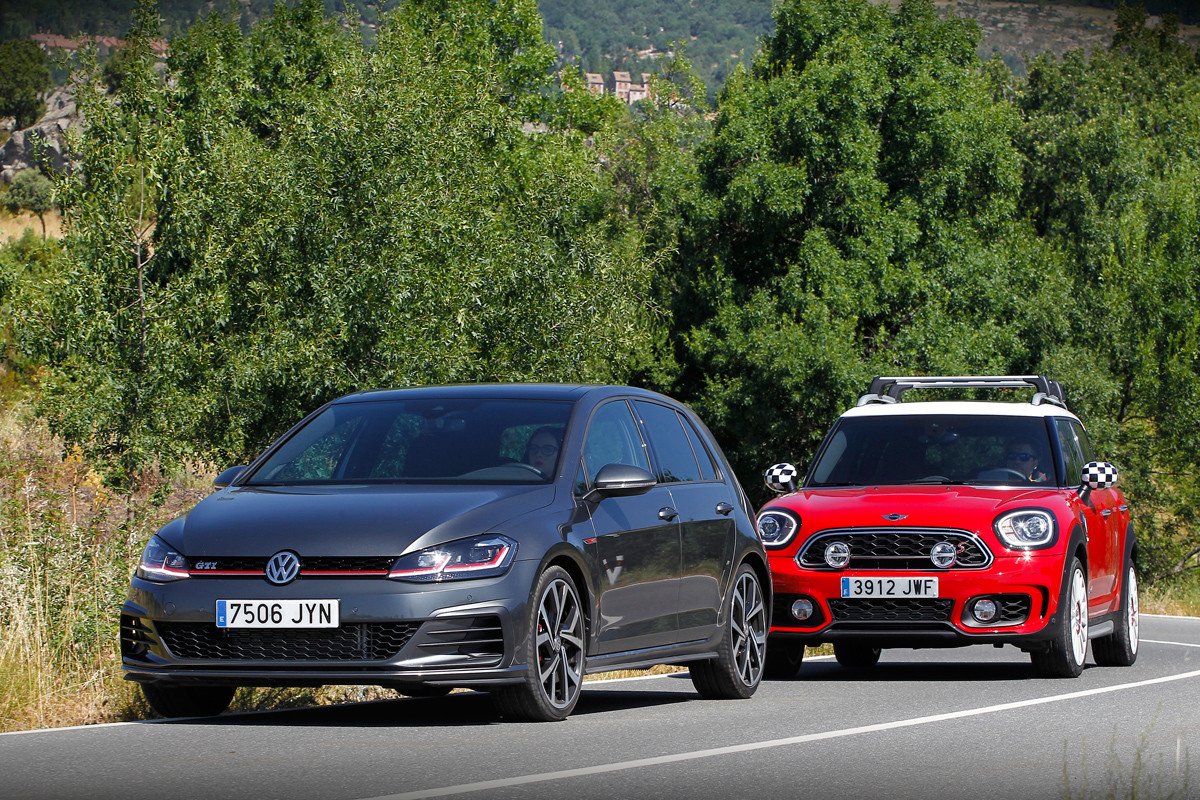 Comparativa: Volkswagen Golf GTI vs Mini Countryman Cooper S