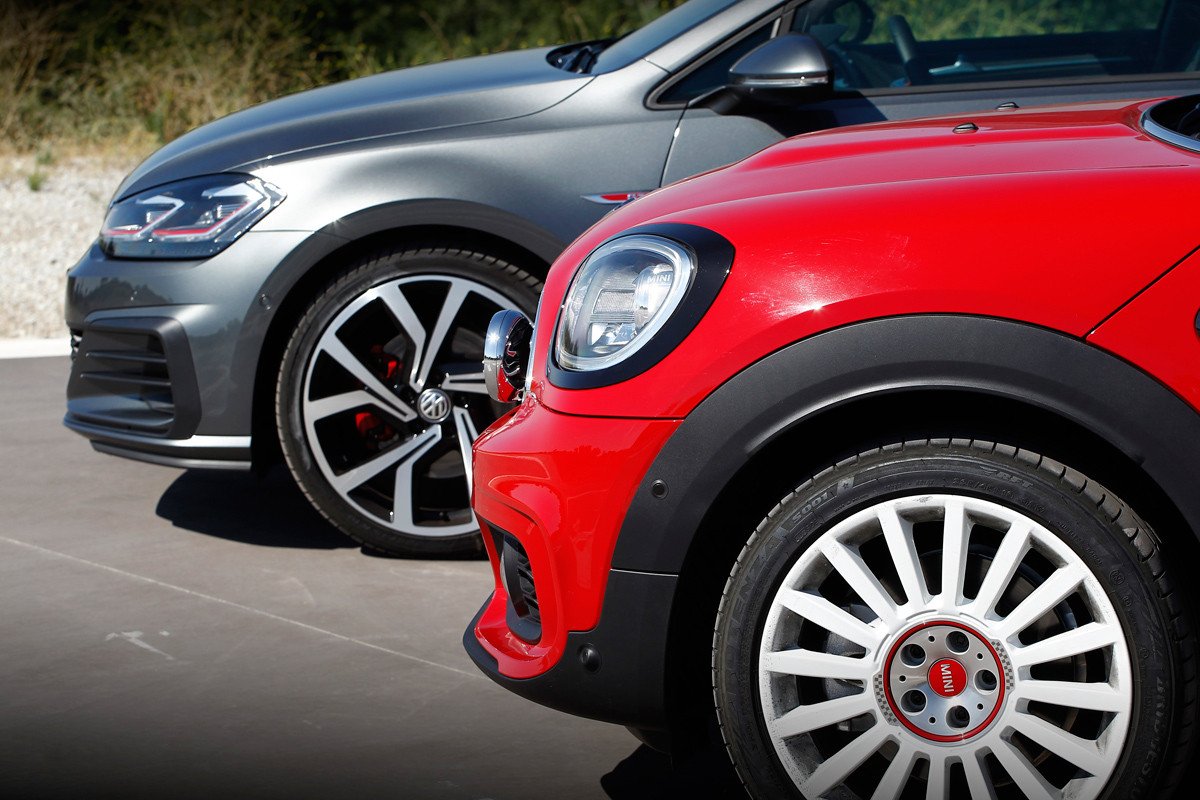 Comparativa: Volkswagen Golf GTI vs Mini Countryman Cooper S