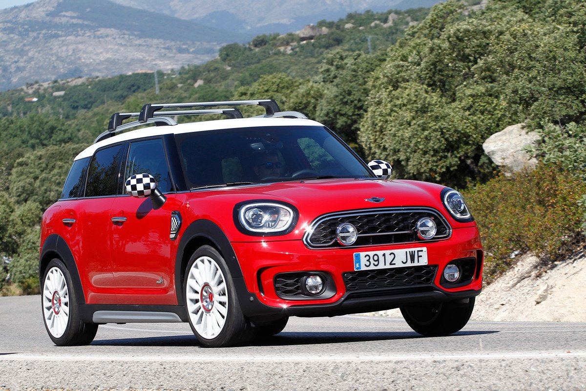 Comparativa: Volkswagen Golf GTI vs Mini Countryman Cooper S