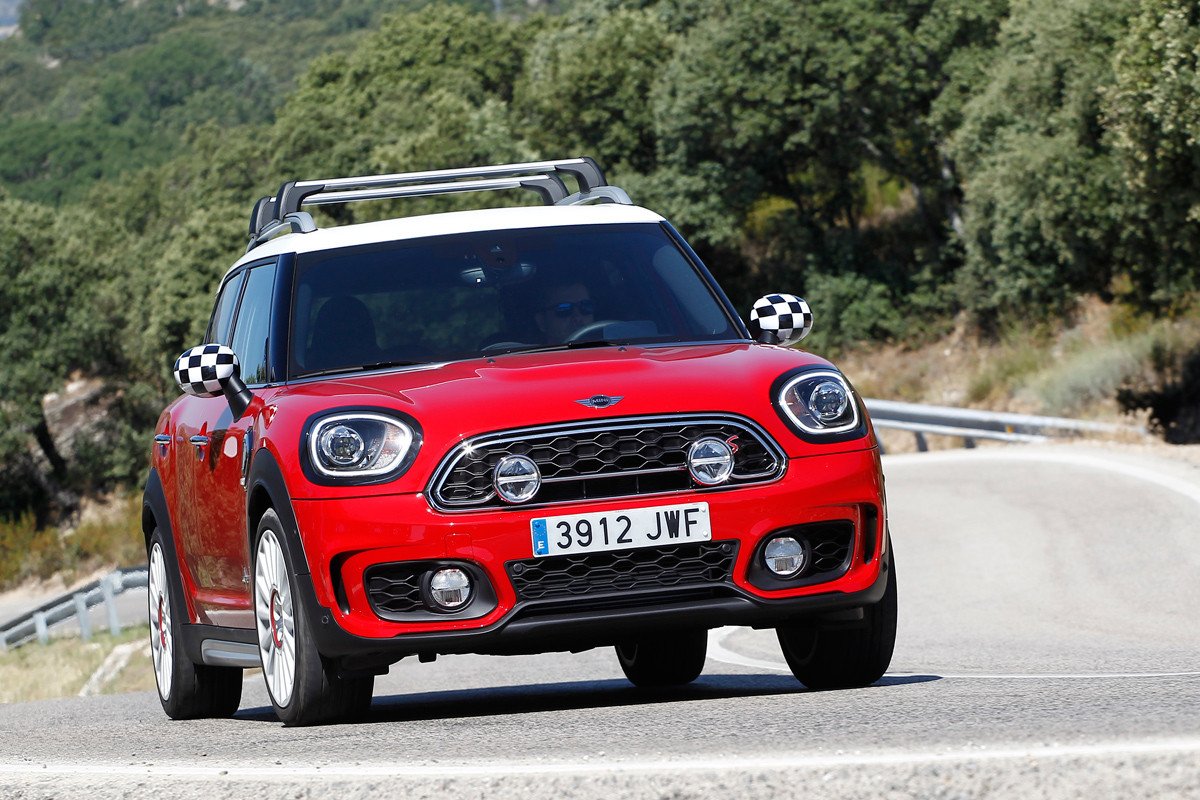 Comparativa: Volkswagen Golf GTI vs Mini Countryman Cooper S