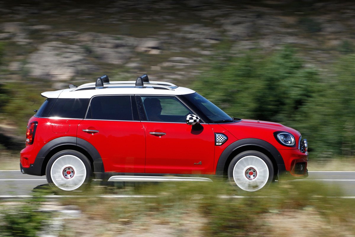 Comparativa: Volkswagen Golf GTI vs Mini Countryman Cooper S