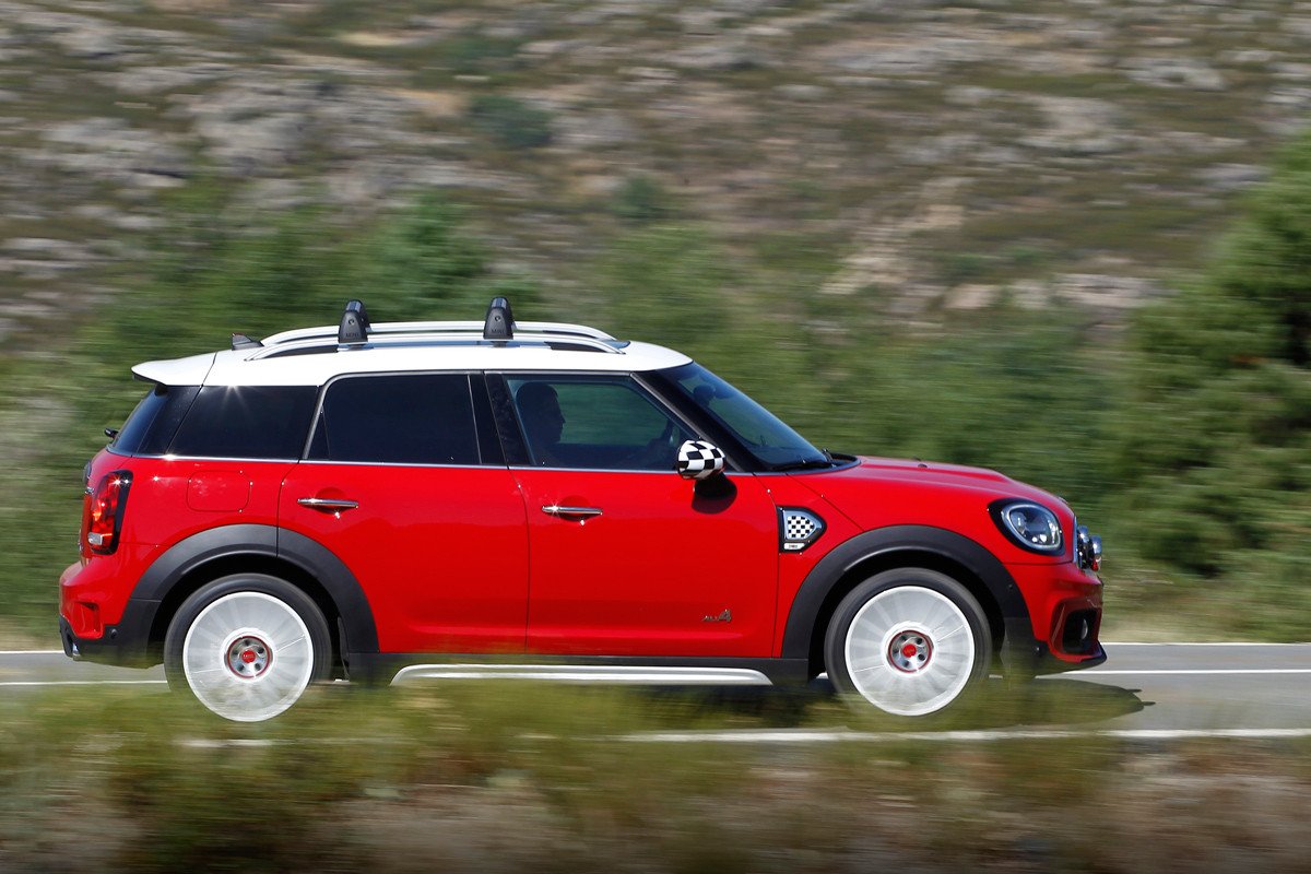 Comparativa: Volkswagen Golf GTI vs Mini Countryman Cooper S
