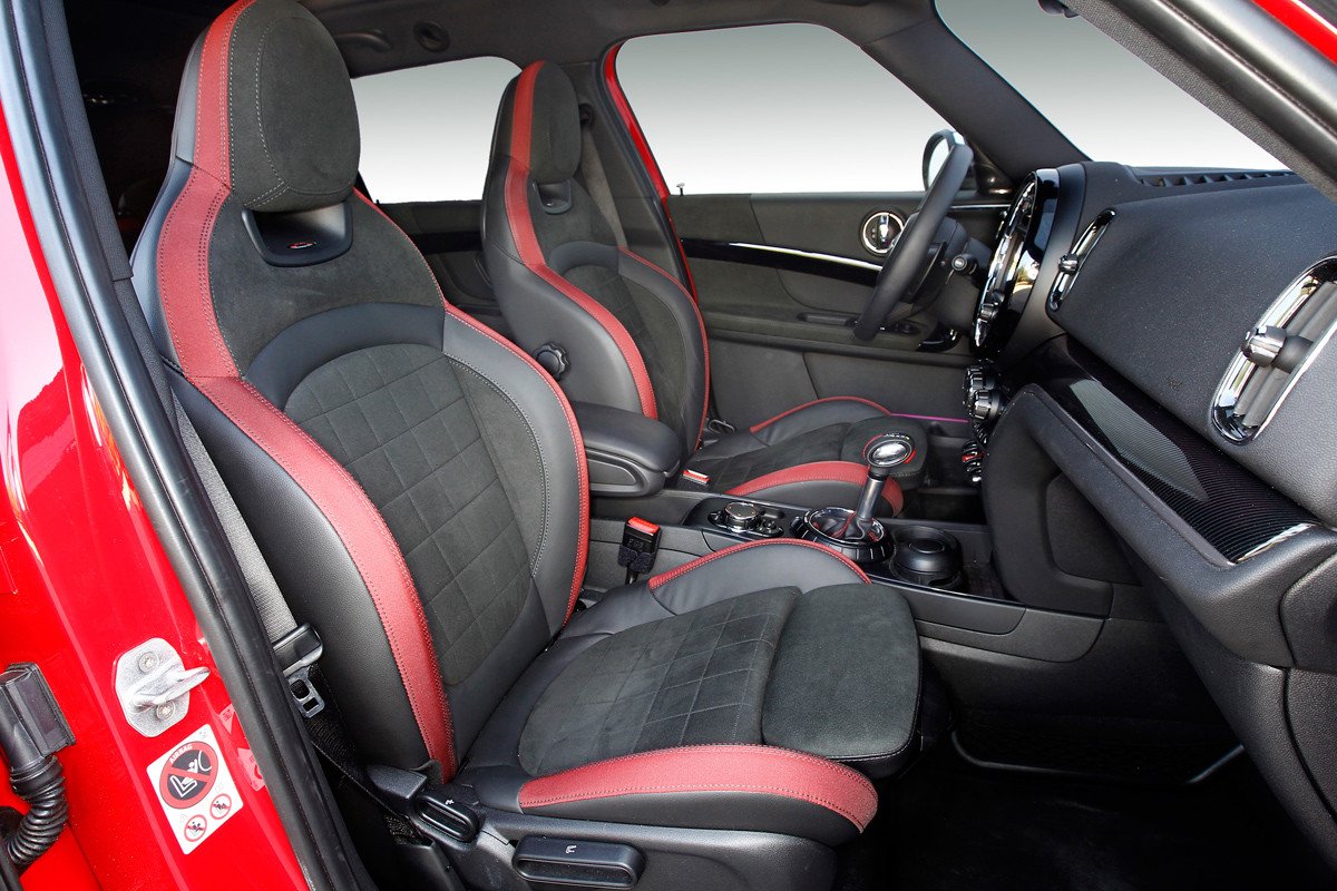 Comparativa: Volkswagen Golf GTI vs Mini Countryman Cooper S