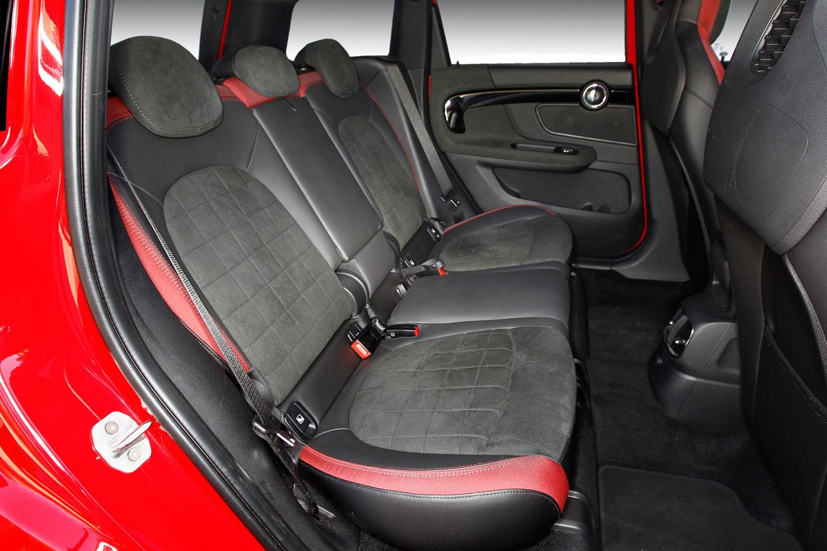 Comparativa: Volkswagen Golf GTI vs Mini Countryman Cooper S