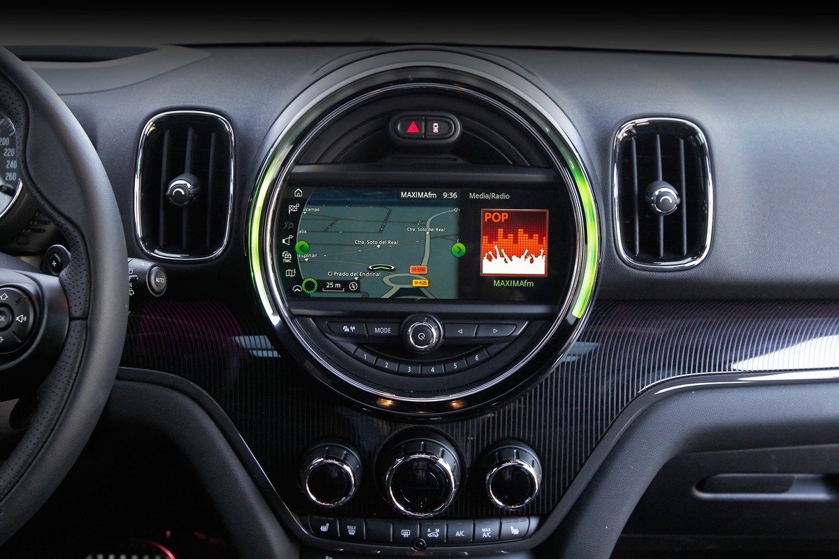 Comparativa: Volkswagen Golf GTI vs Mini Countryman Cooper S