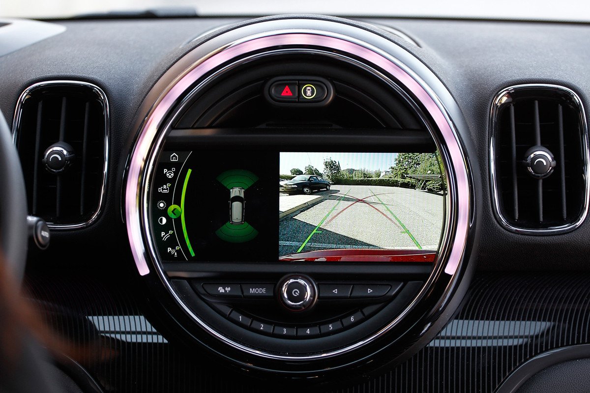 Comparativa: Volkswagen Golf GTI vs Mini Countryman Cooper S