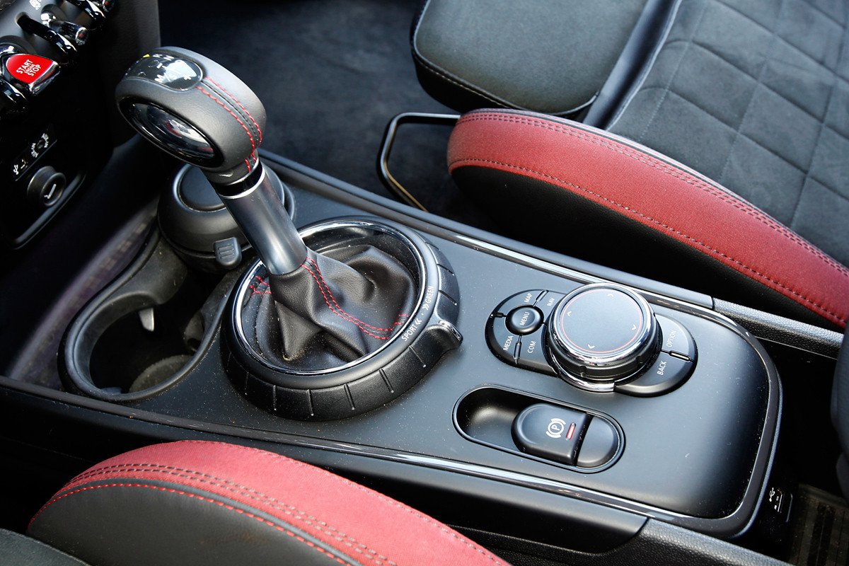 Comparativa: Volkswagen Golf GTI vs Mini Countryman Cooper S
