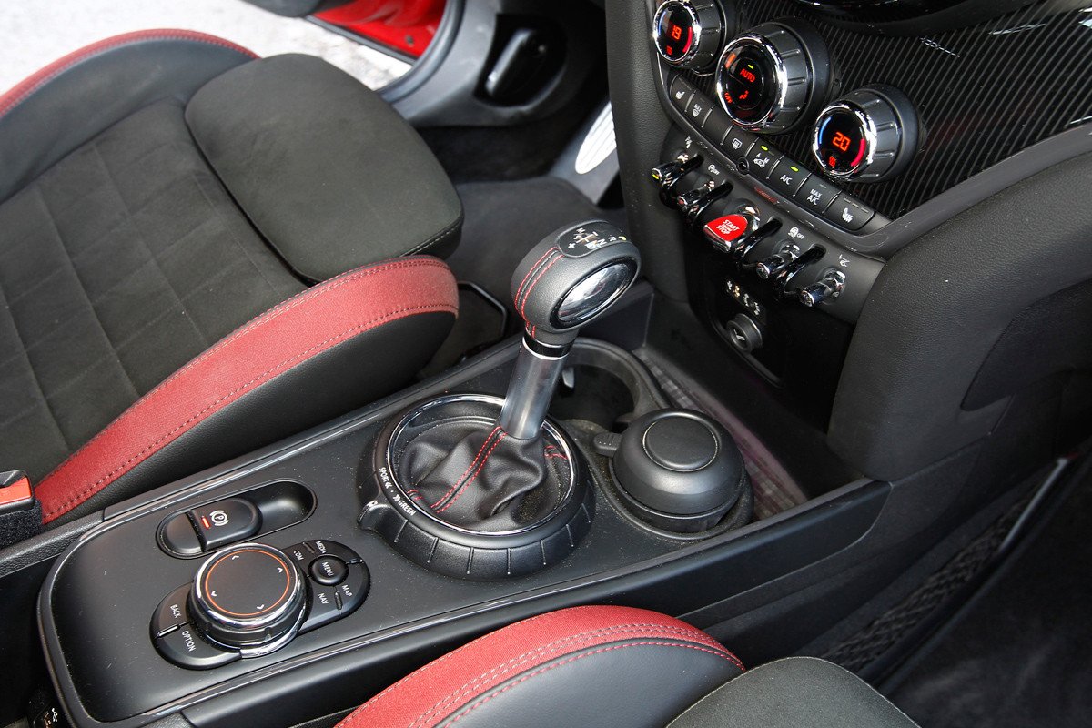 Comparativa: Volkswagen Golf GTI vs Mini Countryman Cooper S