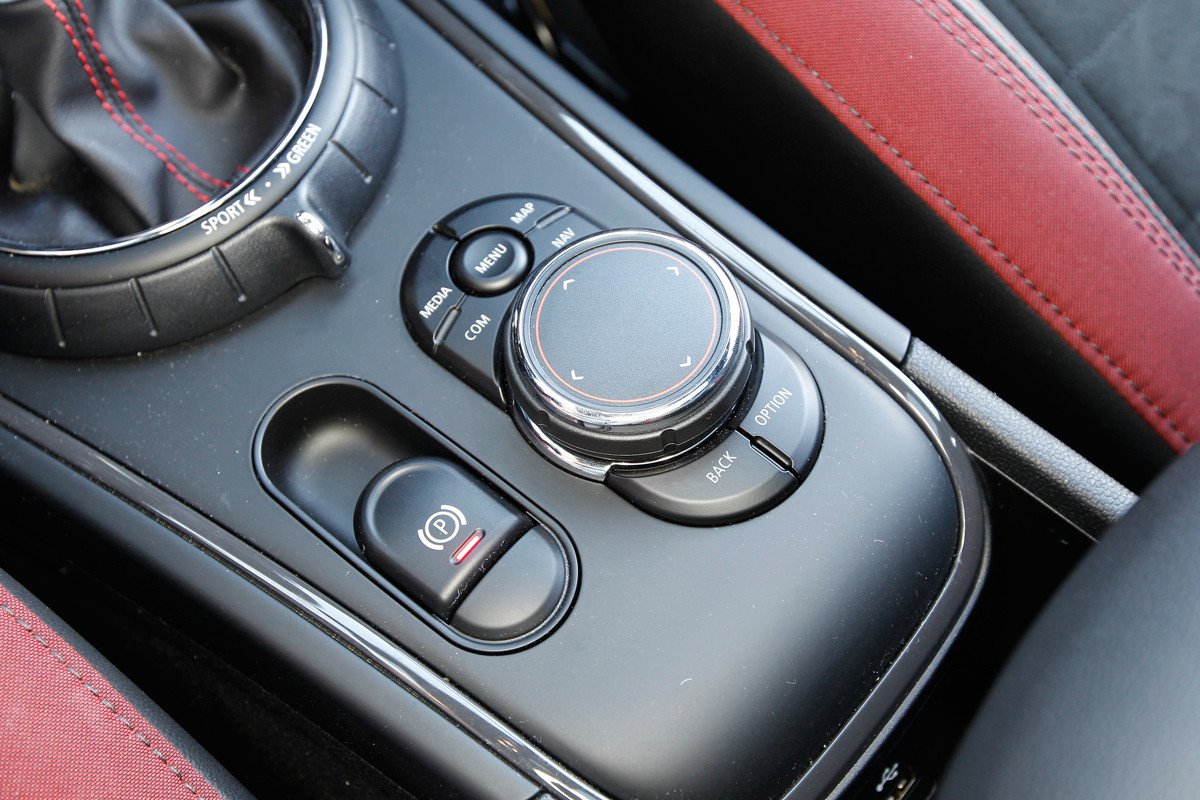 Comparativa: Volkswagen Golf GTI vs Mini Countryman Cooper S