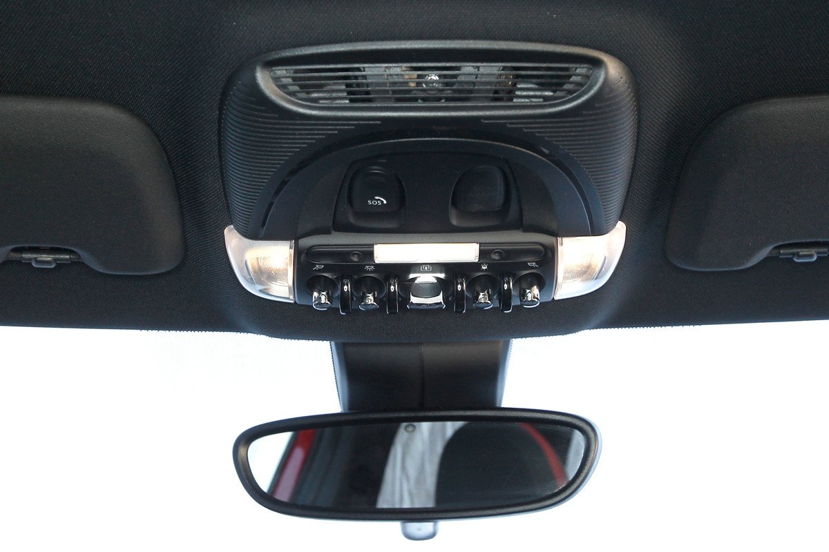 Comparativa: Volkswagen Golf GTI vs Mini Countryman Cooper S