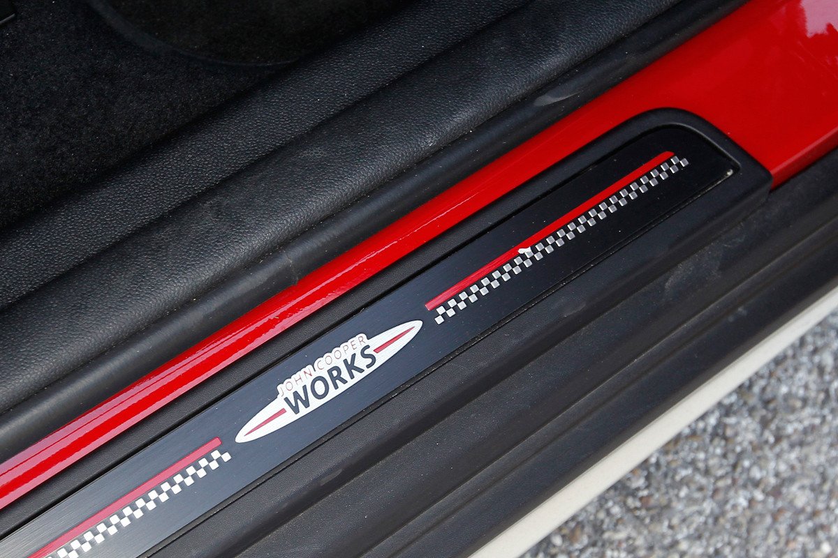 Comparativa: Volkswagen Golf GTI vs Mini Countryman Cooper S