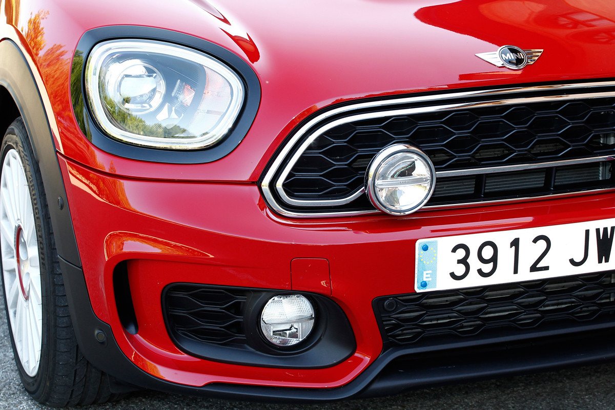 Comparativa: Volkswagen Golf GTI vs Mini Countryman Cooper S