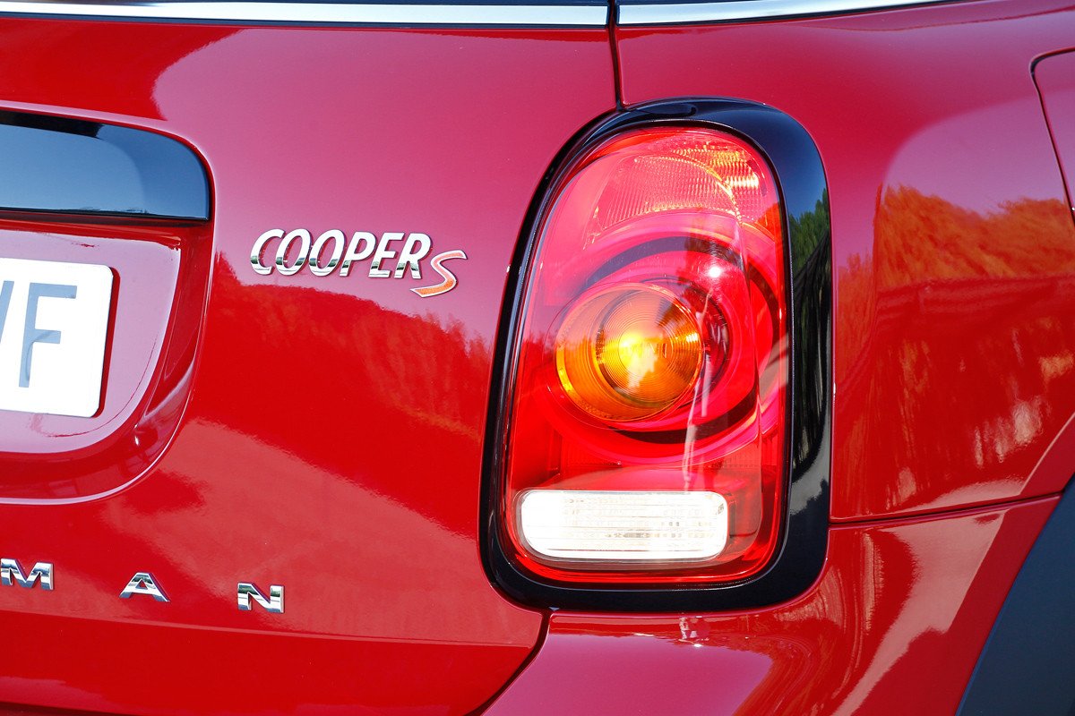 Comparativa: Volkswagen Golf GTI vs Mini Countryman Cooper S
