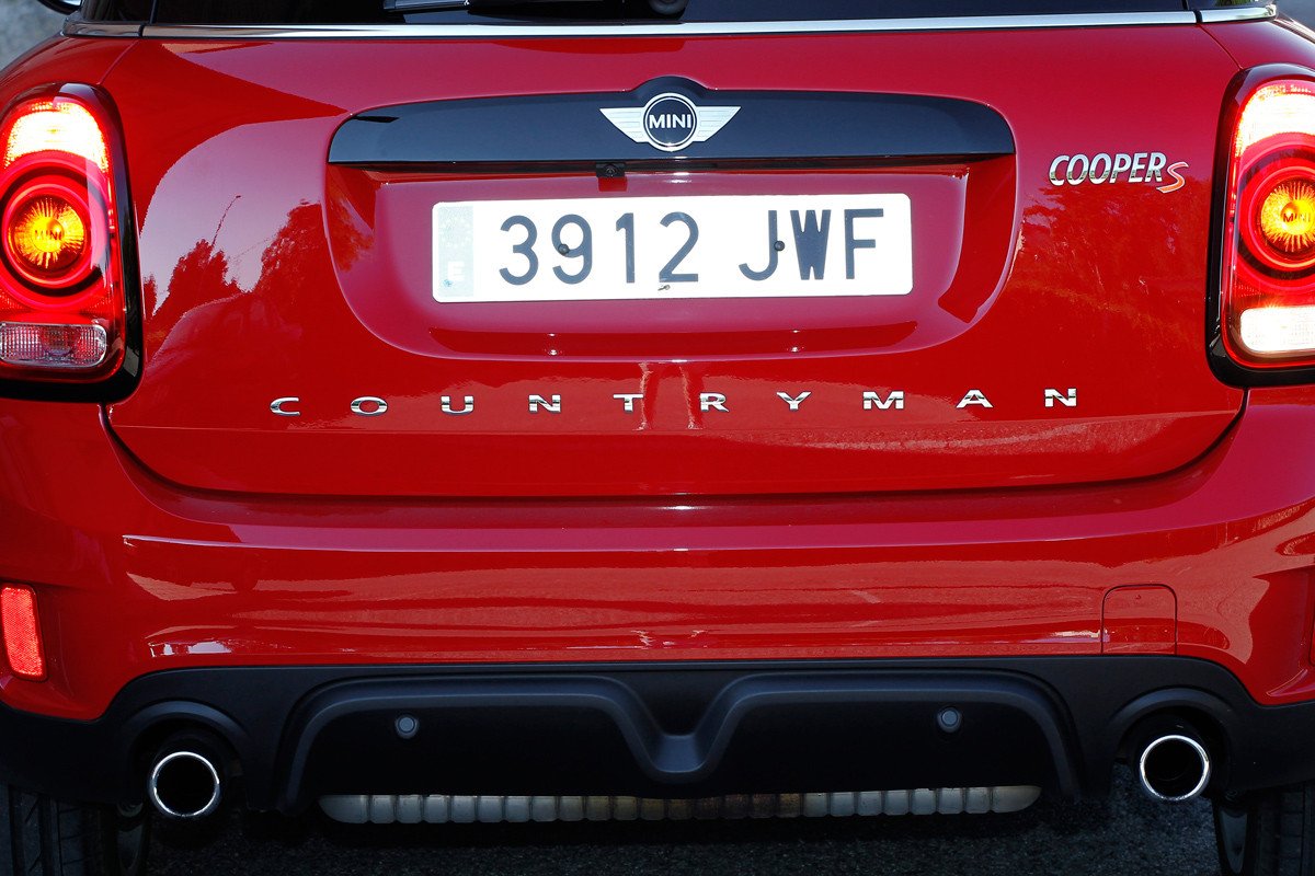 Comparativa: Volkswagen Golf GTI vs Mini Countryman Cooper S