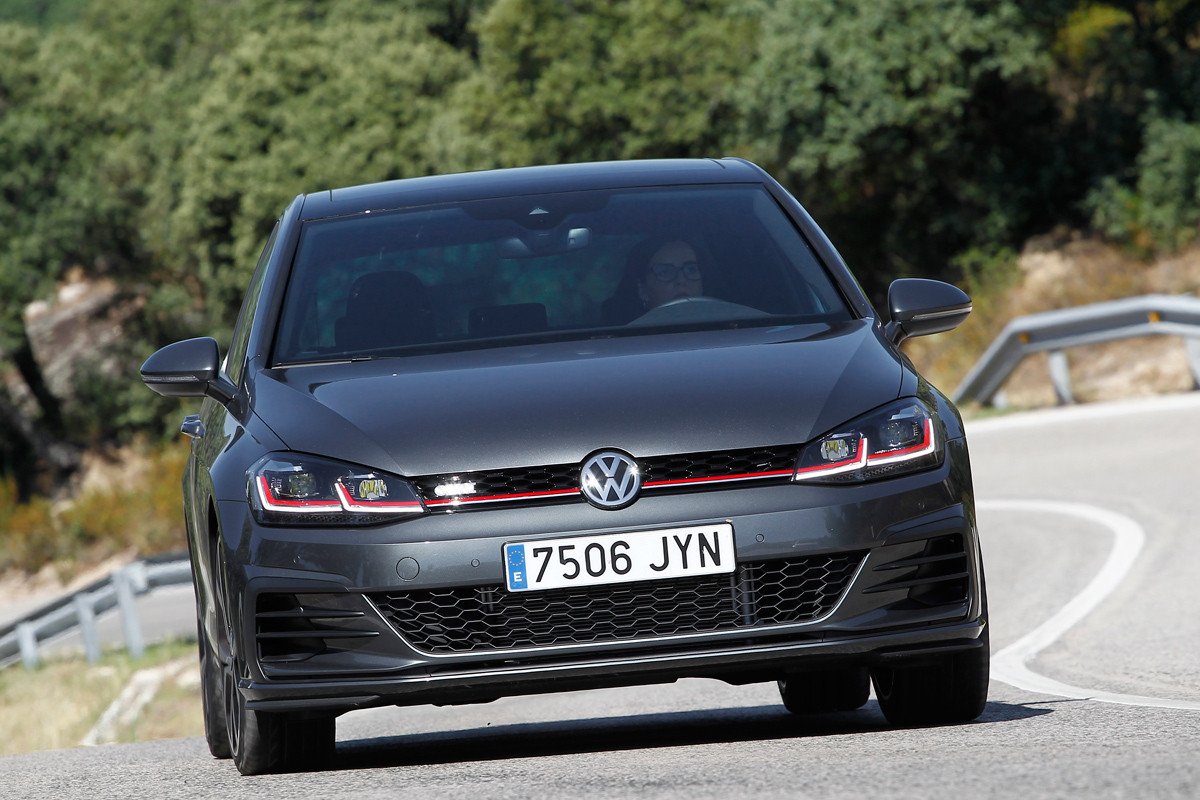 Comparativa: Volkswagen Golf GTI vs Mini Countryman Cooper S