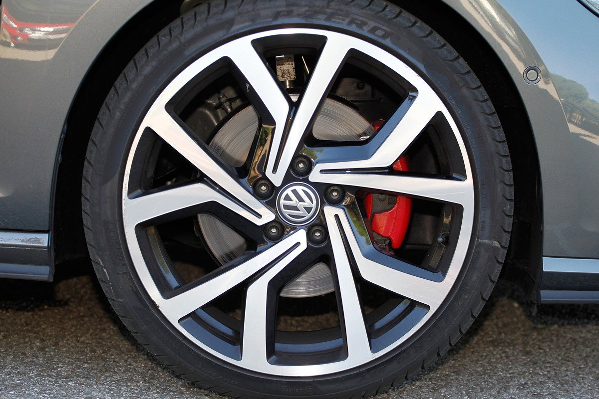 Comparativa: Volkswagen Golf GTI vs Mini Countryman Cooper S