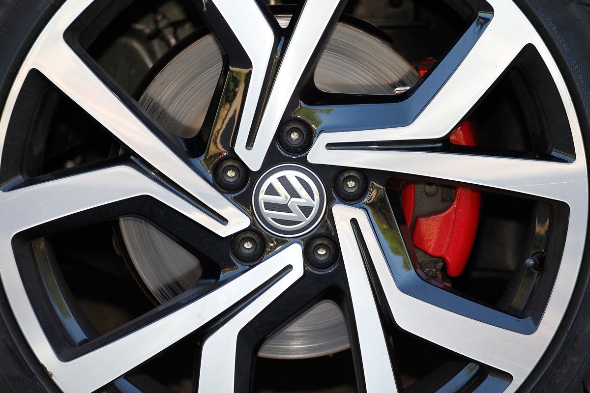 Comparativa: Volkswagen Golf GTI vs Mini Countryman Cooper S