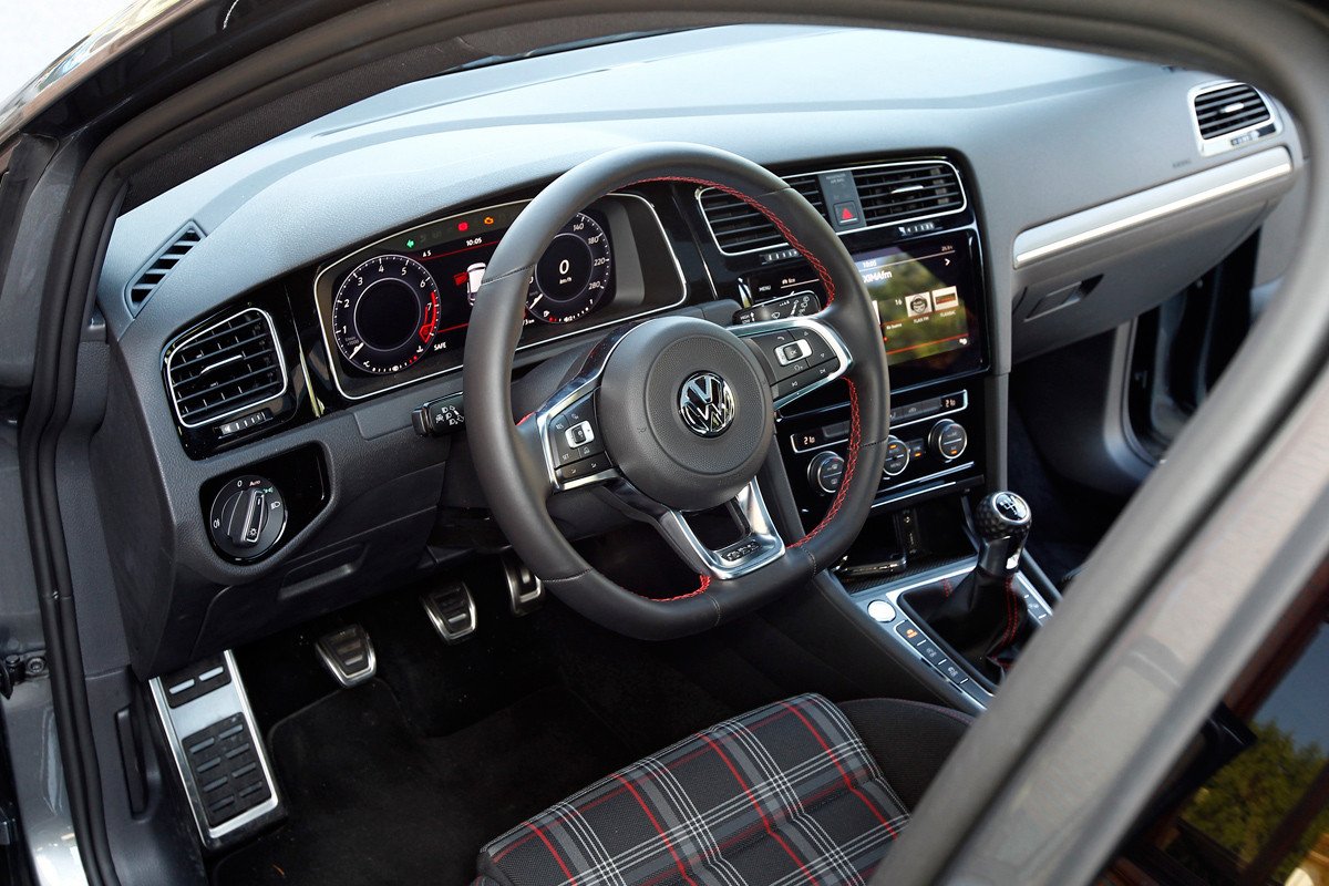 Comparativa: Volkswagen Golf GTI vs Mini Countryman Cooper S