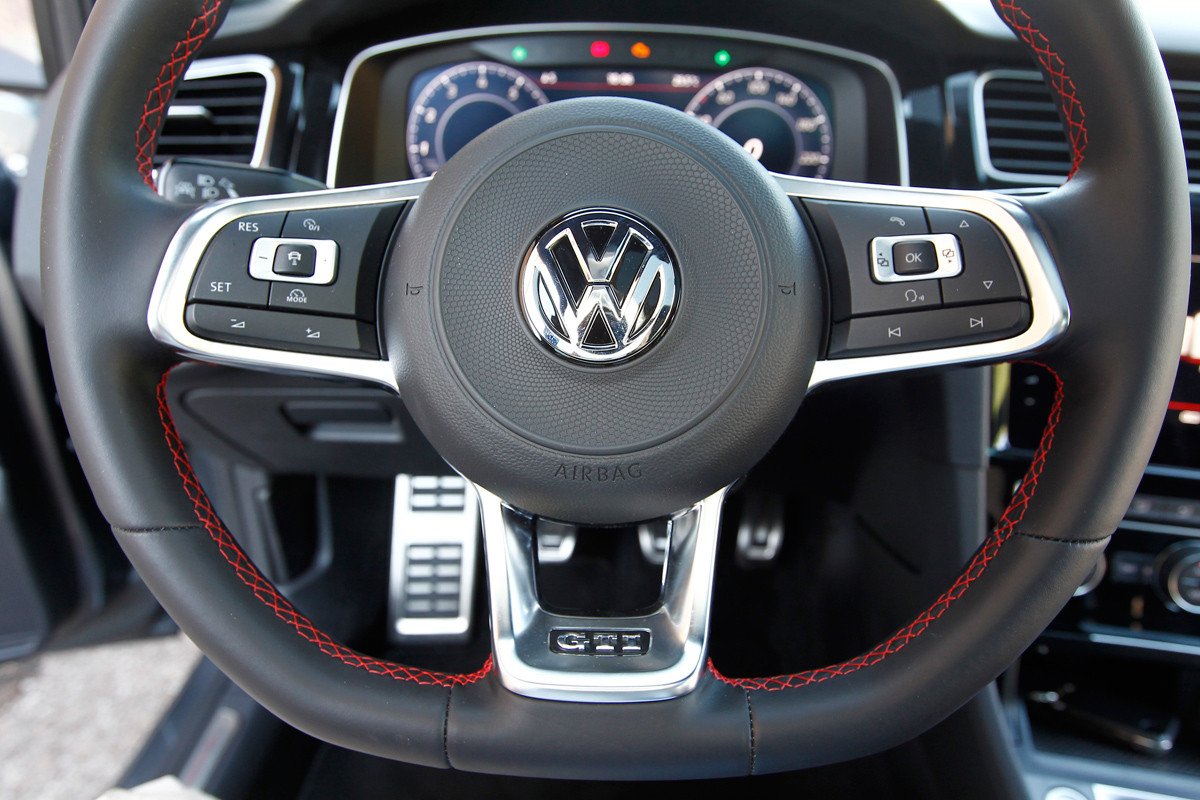 Comparativa: Volkswagen Golf GTI vs Mini Countryman Cooper S