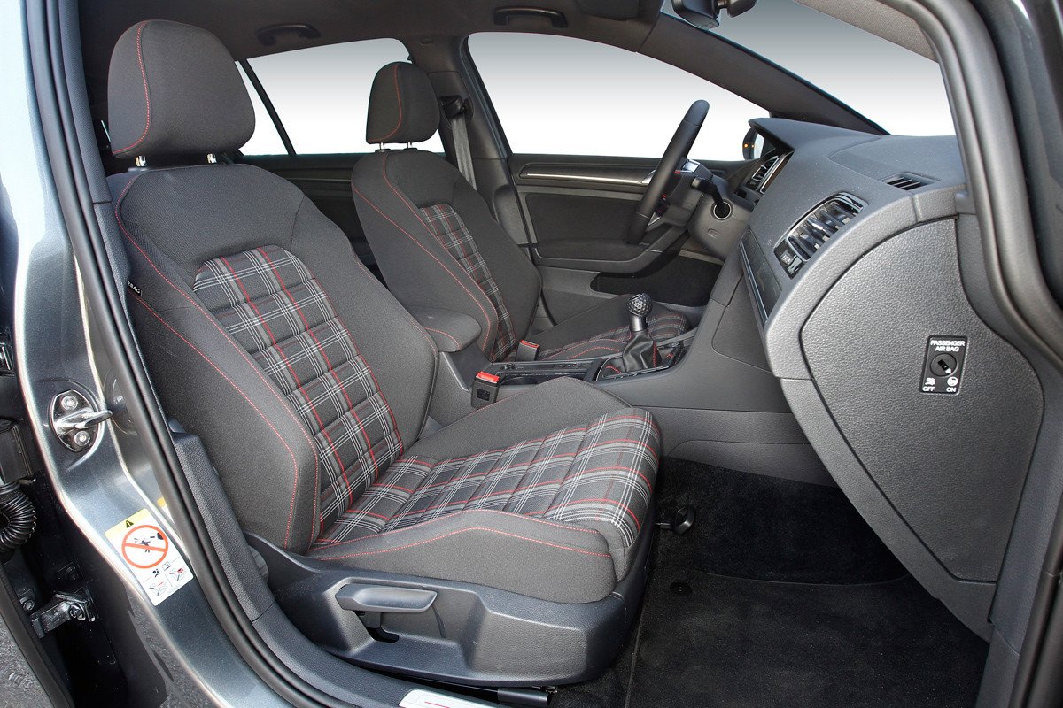 Comparativa: Volkswagen Golf GTI vs Mini Countryman Cooper S