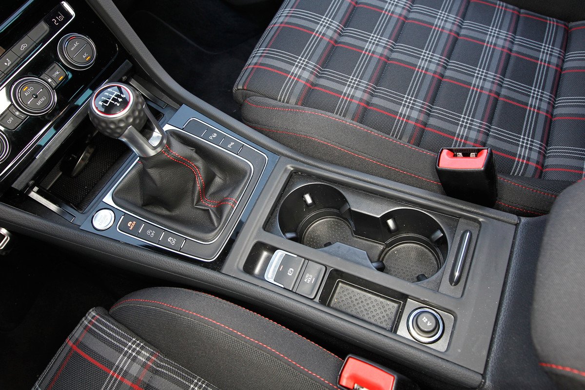 Comparativa: Volkswagen Golf GTI vs Mini Countryman Cooper S