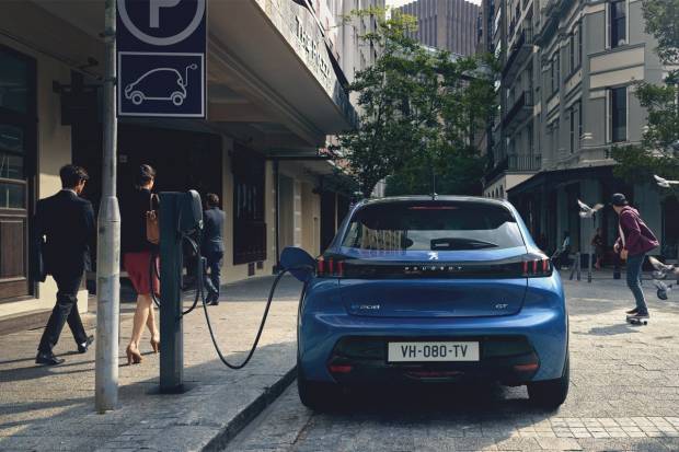 Conducir un coche eléctrico: 8 claves que debes saber