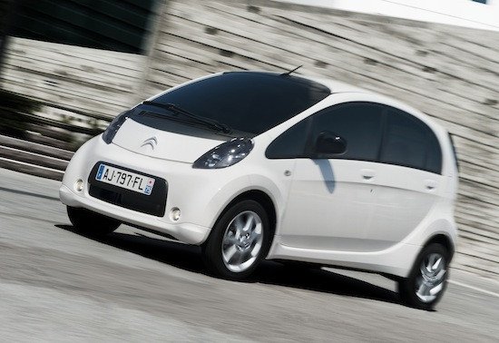 Los coches eléctricos bajan de precio