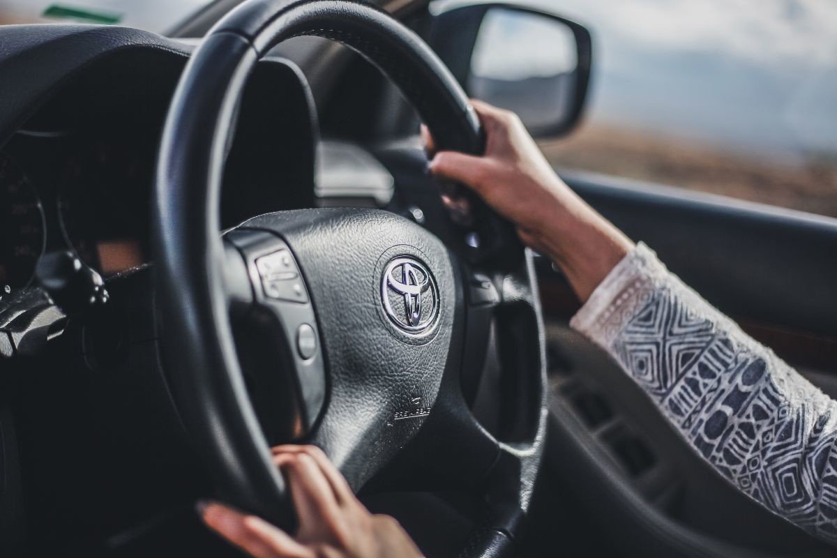 Las 5 señales de que tu coche necesita una alineación urgente