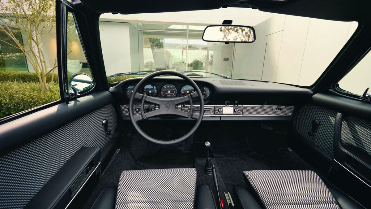 El centro Porsche Design celebra su 50 aniversario creando un 911 muy especial