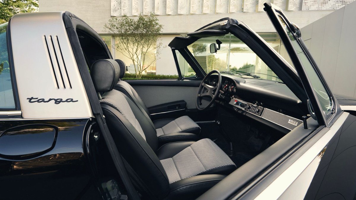 El centro Porsche Design celebra su 50 aniversario creando un 911 muy especial